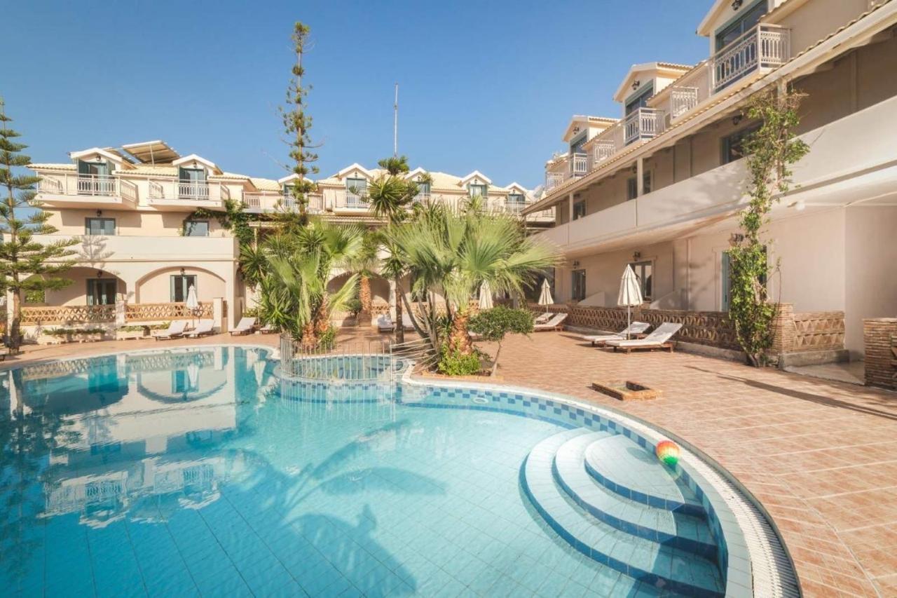 לגאנאס Pierros Hotel מראה חיצוני תמונה