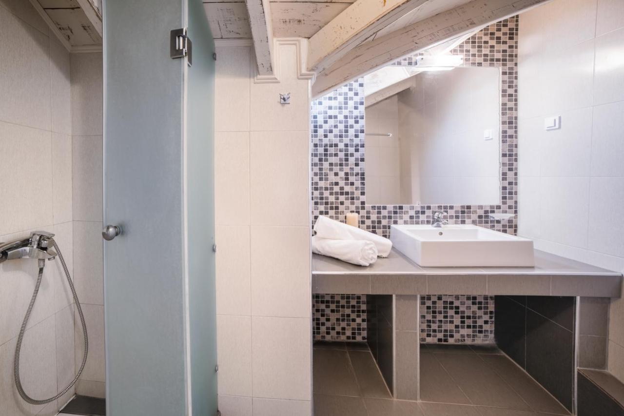 לגאנאס Pierros Hotel מראה חיצוני תמונה